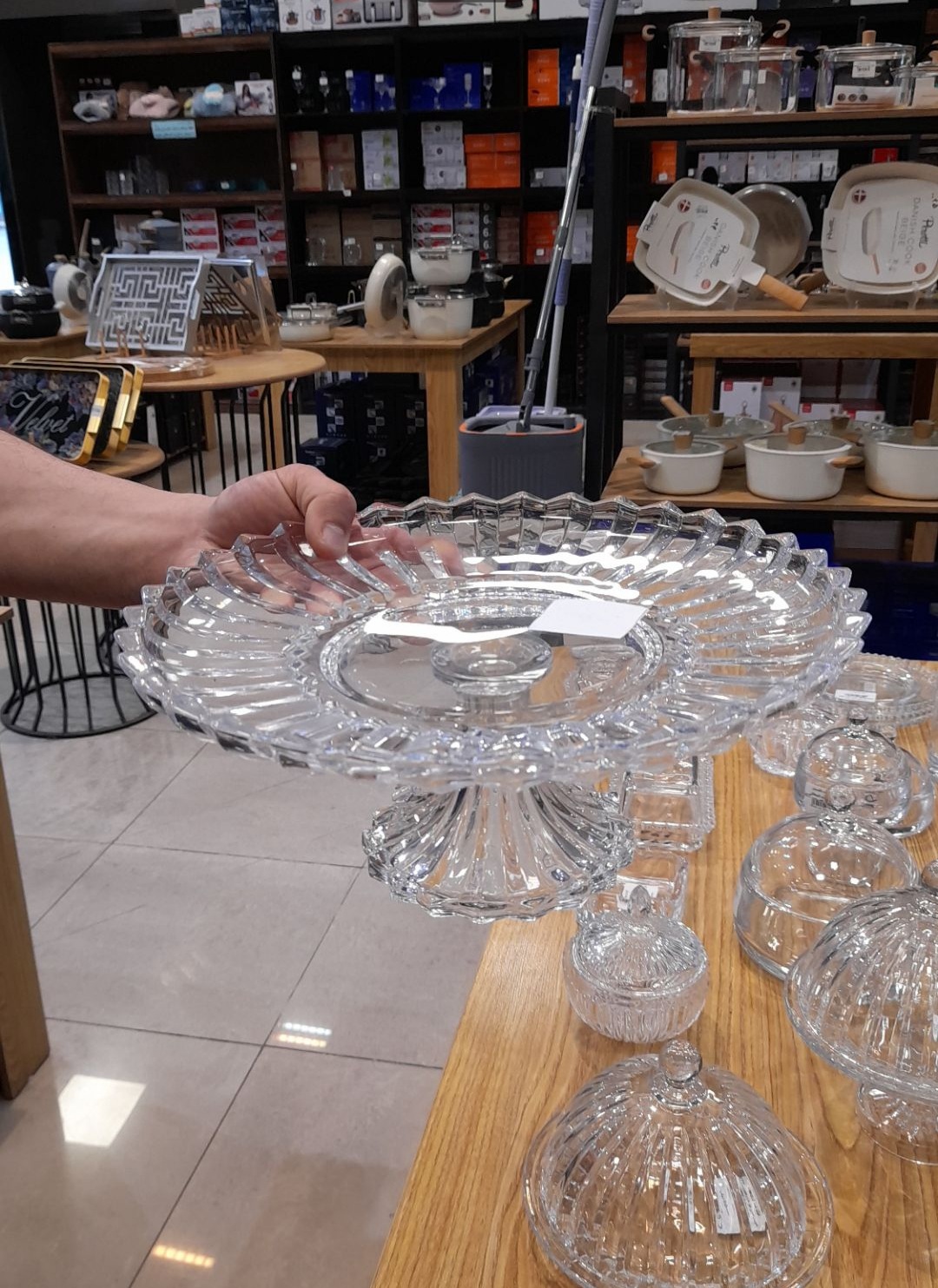شیرینی خوری پایه دار