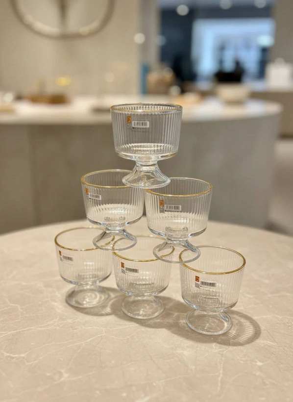 خرید بستنی خوری شیاردار پایه کوتاه لب طلا Deli Glass | ظروفی لوکس برای دسرهای شما
