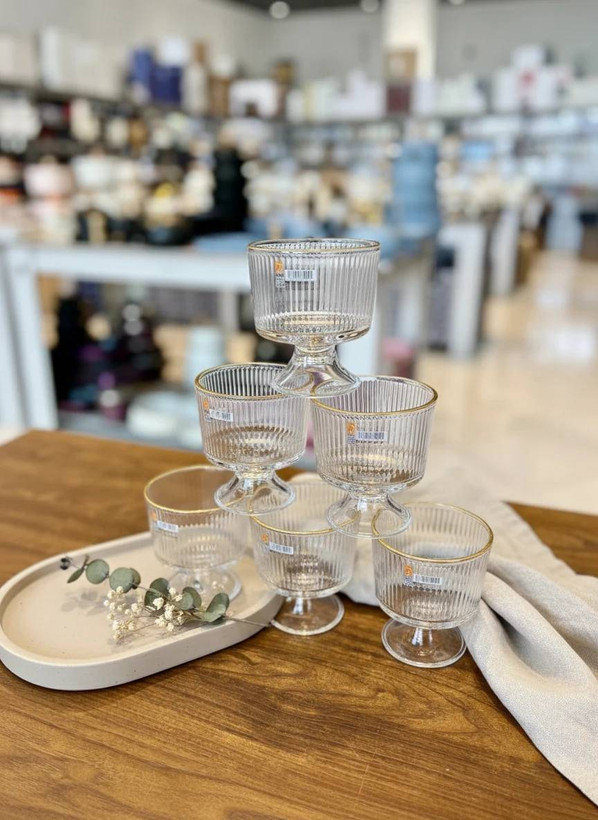 خرید بستنی خوری شیاردار پایه کوتاه لب طلا Deli Glass | ظروفی لوکس برای دسرهای شما