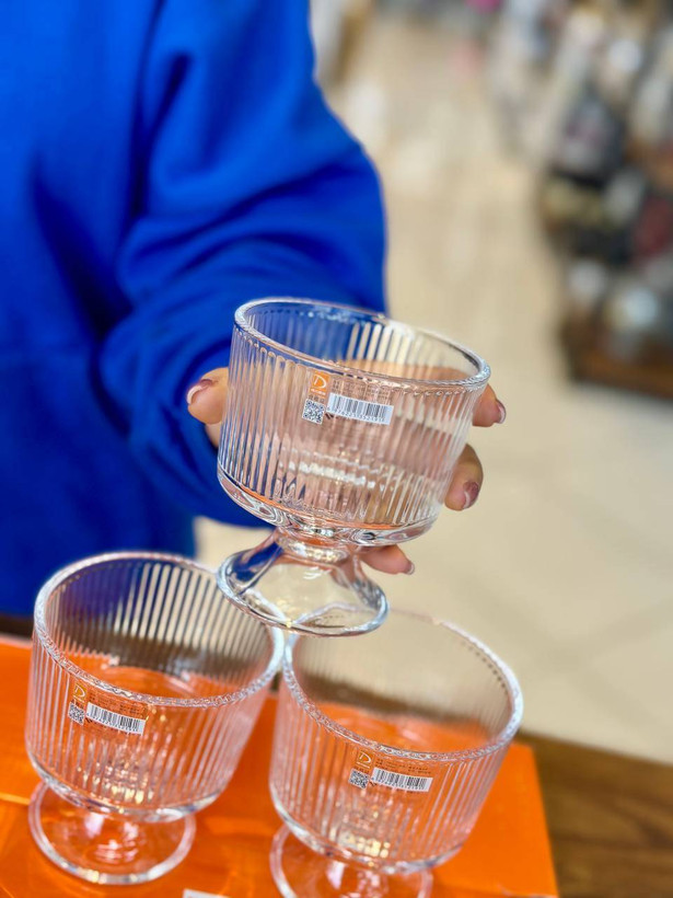 بستنی خوری شیاردار پایه کوتاه Deli Glass | ظروف پذیرایی لوکس و مدرن