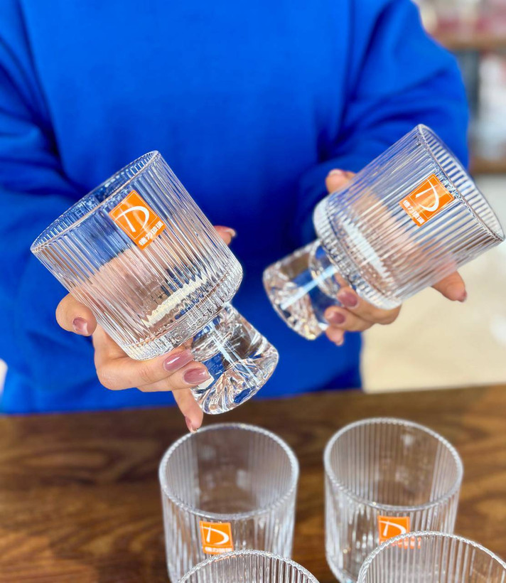 دسرخوری شیاردار کوه یخی Deli Glass | ظروف پذیرایی شیک، لوکس و باکیفیت برای سرو دسر و بستنی