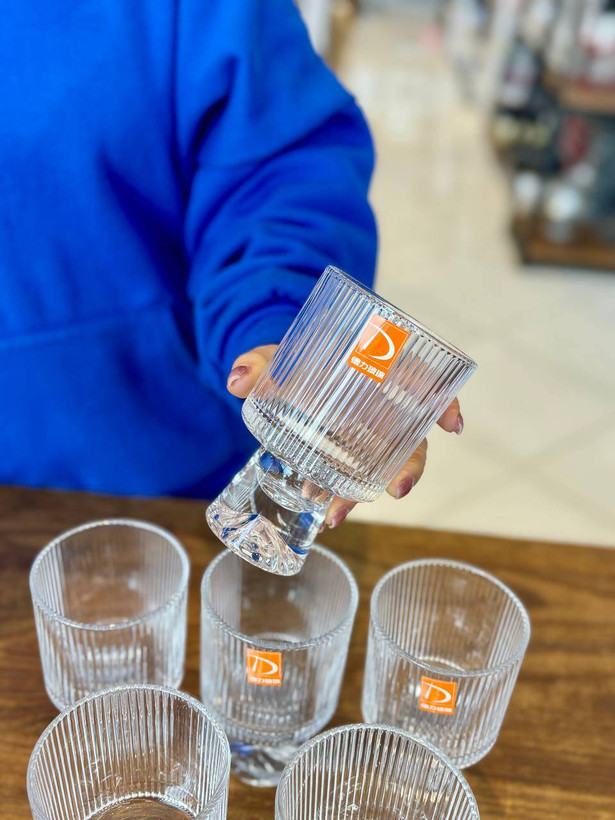 دسرخوری شیاردار کوه یخی Deli Glass | ظروف پذیرایی شیک، لوکس و باکیفیت برای سرو دسر و بستنی