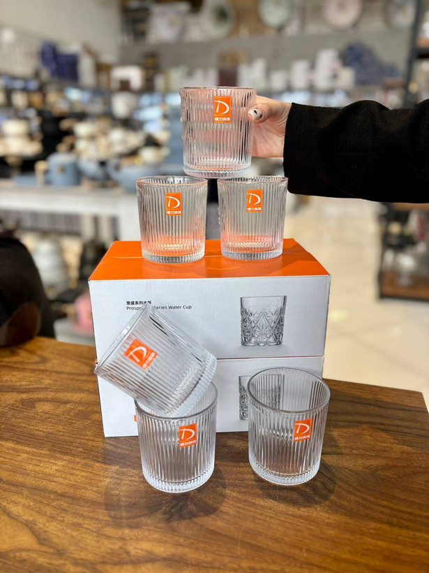 خرید نیم لیوان شیاردار Deli Glass مدل وارداتی | ظروف شیشهای لوکس