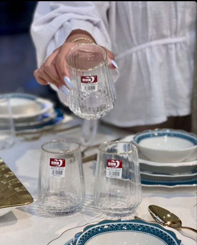 لیوان شیاردار لب طلا Deli Glass؛ لوکسترین انتخاب برای پذیرایی شیک
