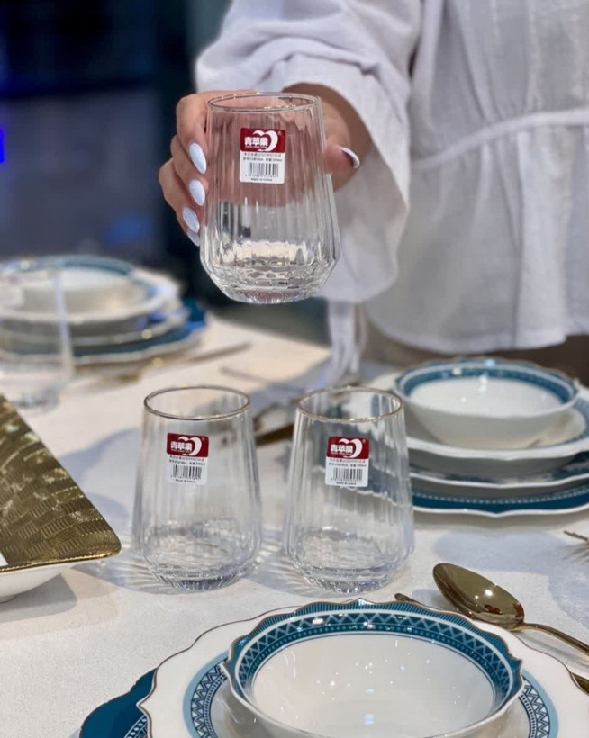 لیوان شیاردار لب طلا Deli Glass؛ لوکسترین انتخاب برای پذیرایی شیک